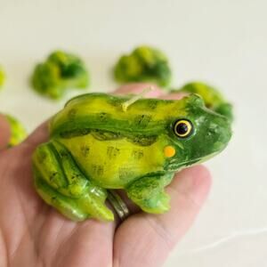 Lillian Vernon Frog Floating Candles Decorative Green Yellow Set of 12